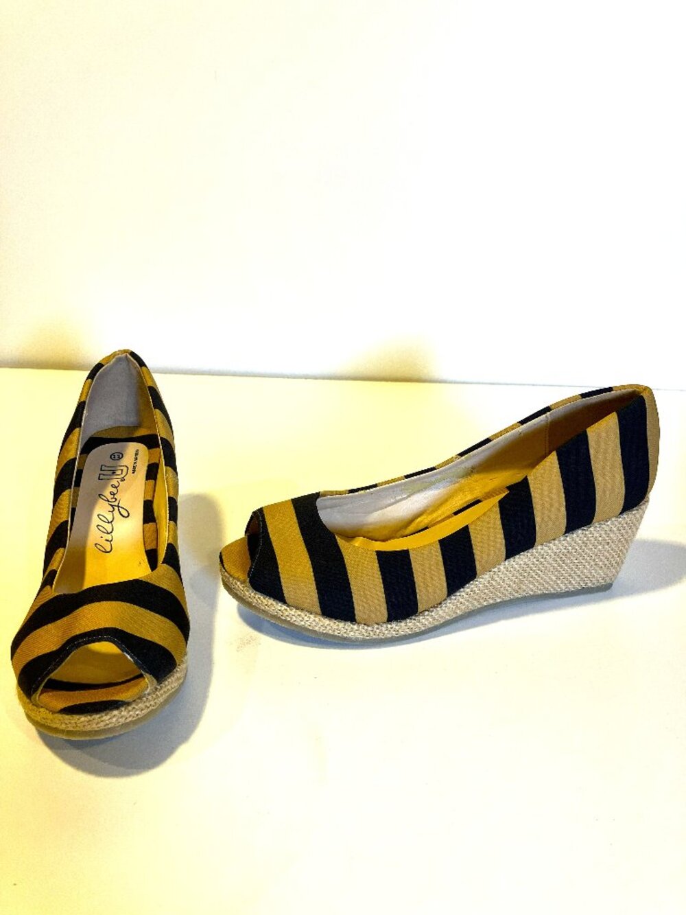 LILLYBEE U Black/Gold Striped Peep-Toe Wedge Pumps.  Size 11